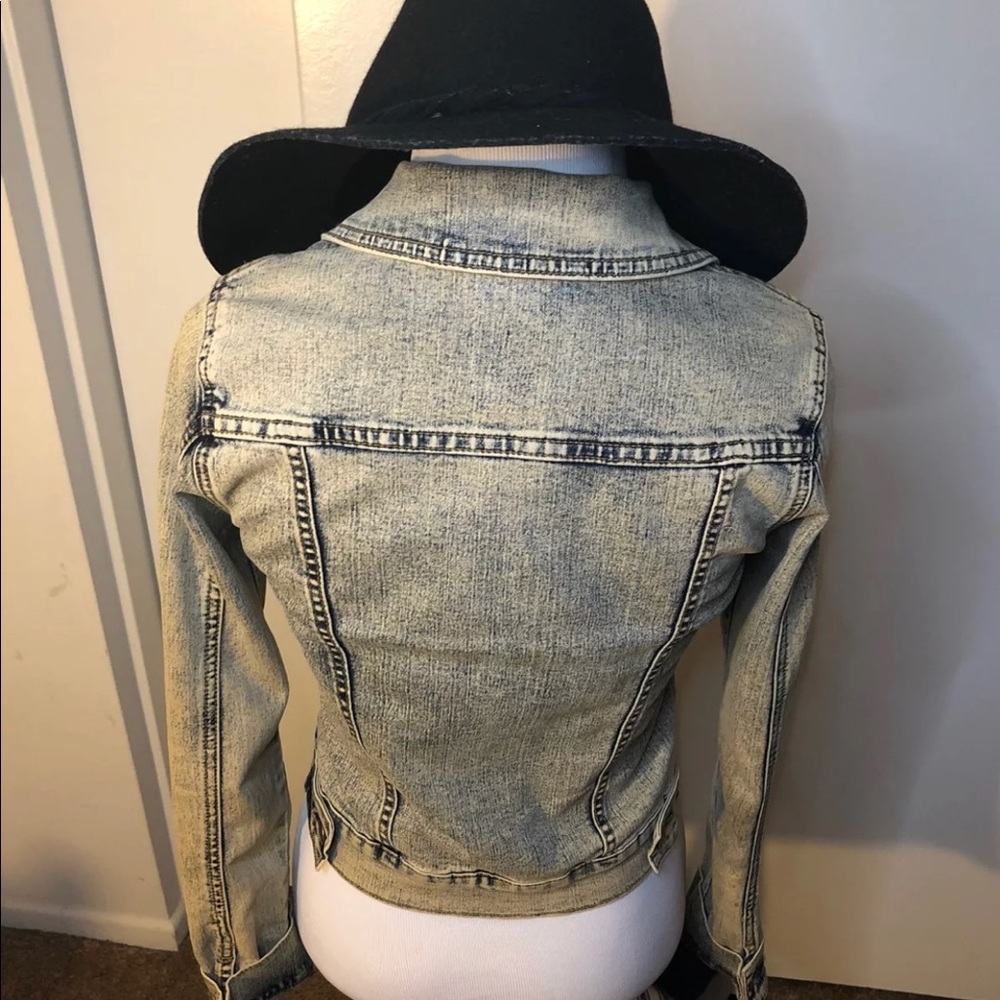 💕Jean Jacket - Picture 3 of 5